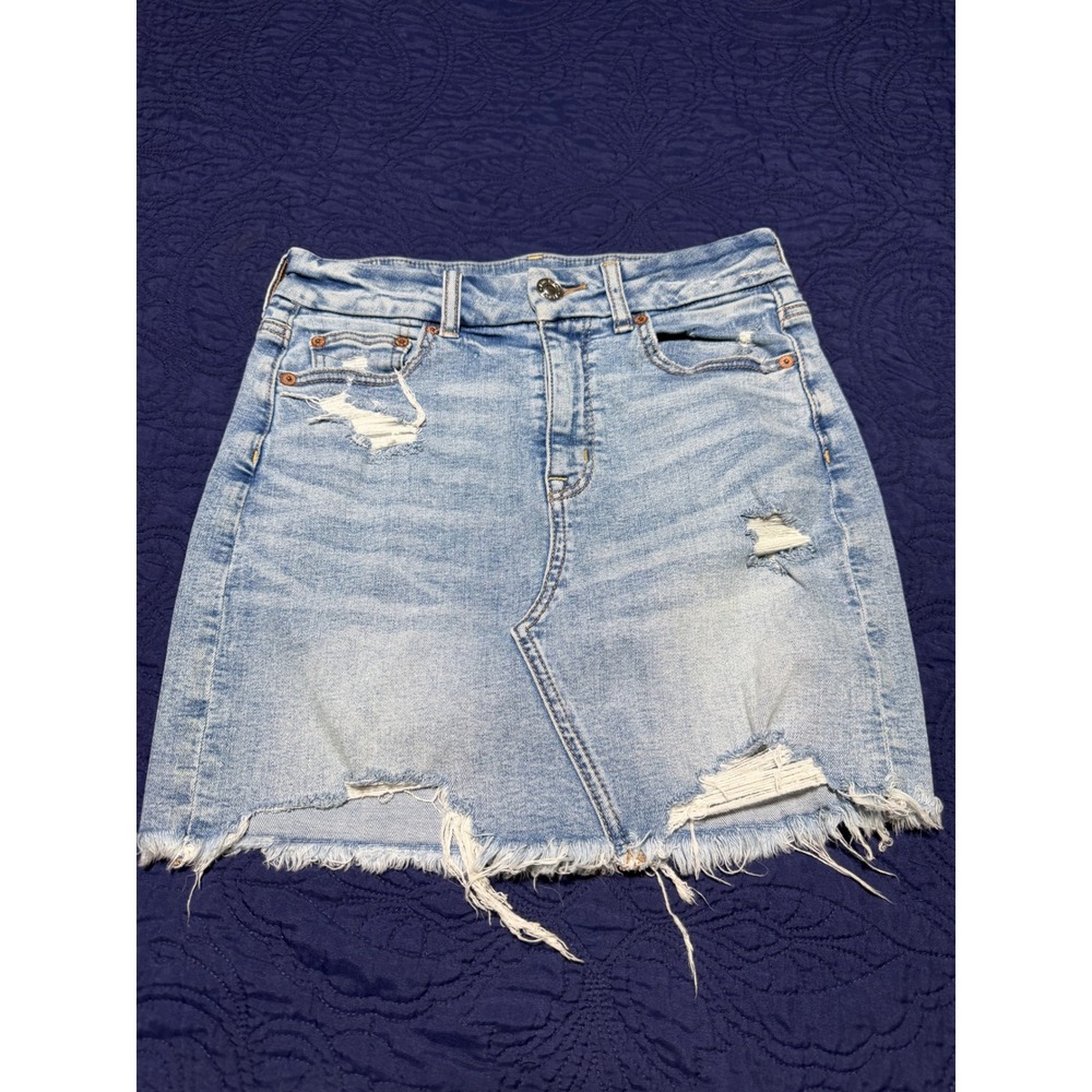 American Eagle Distressed Denim Mini Skirt Light Wash Super Stretch Size 4